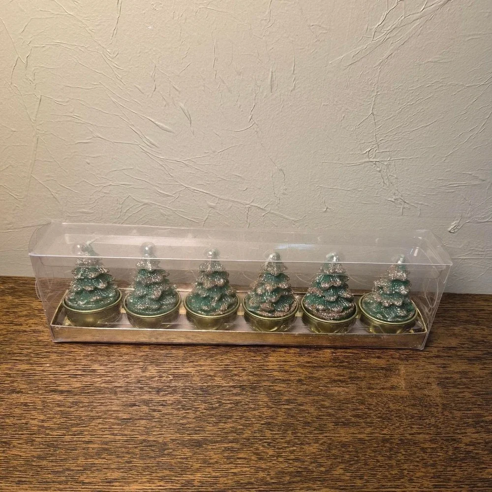 Green Christmas tree candles with gold glitter - Picture 1 of 4